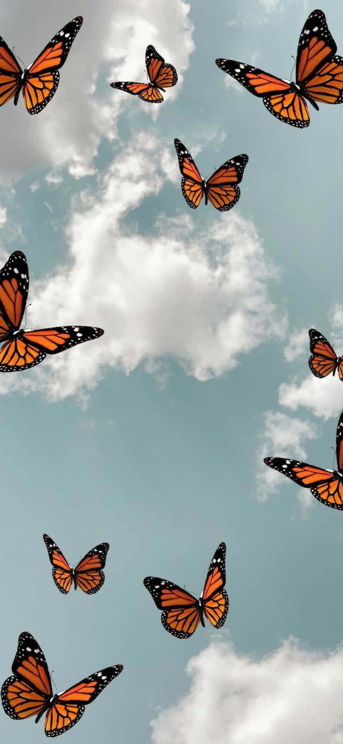 Мужчина держит телефонную трубку дискового телефона, ностальгически переживая момент из детства. Обои
