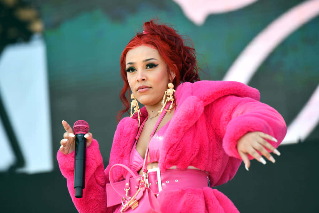 Музыкант Doja Cat в домашней студии Обои