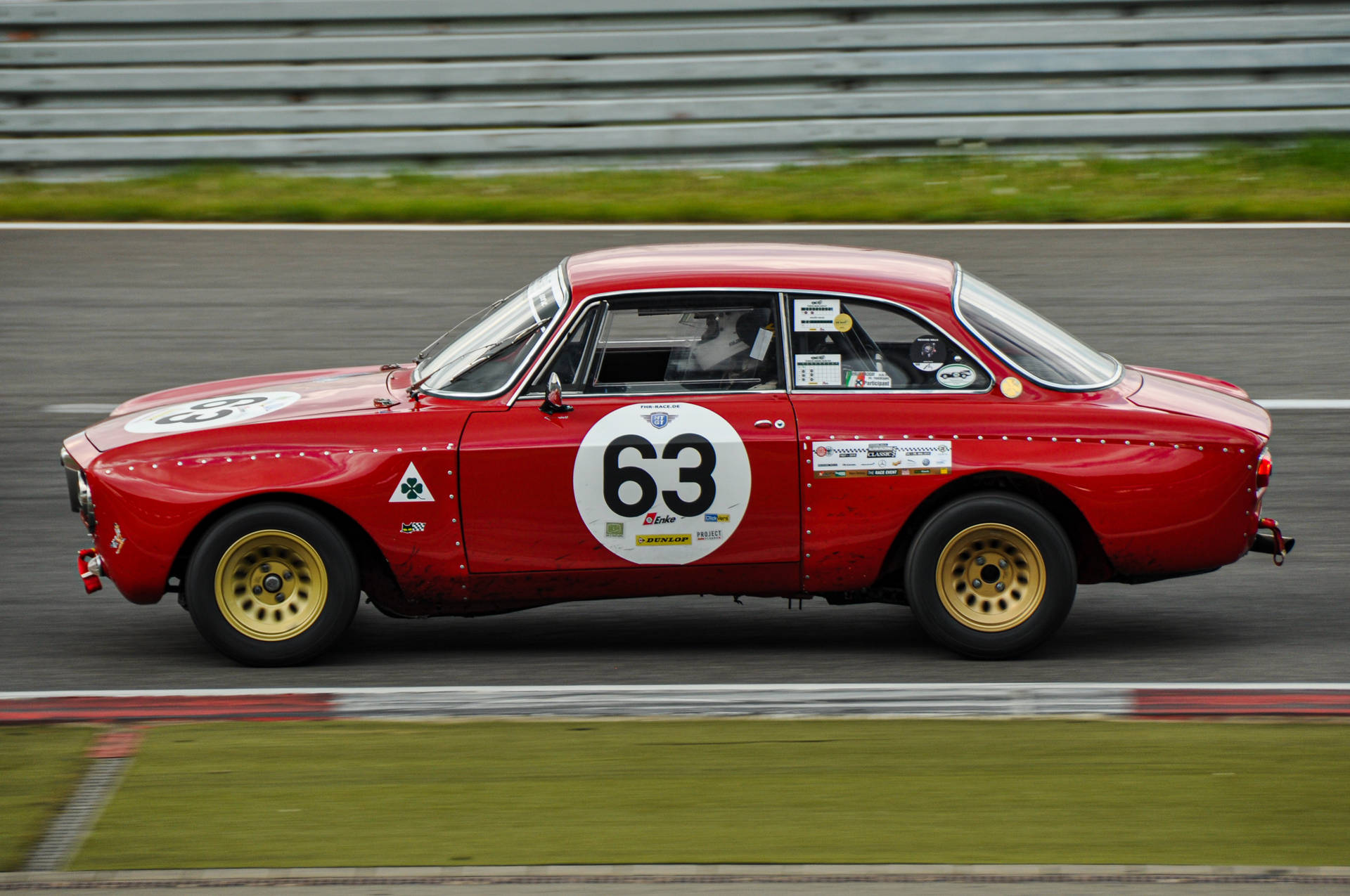 Обои с гоночным автомобилем Alfa Romeo GTA