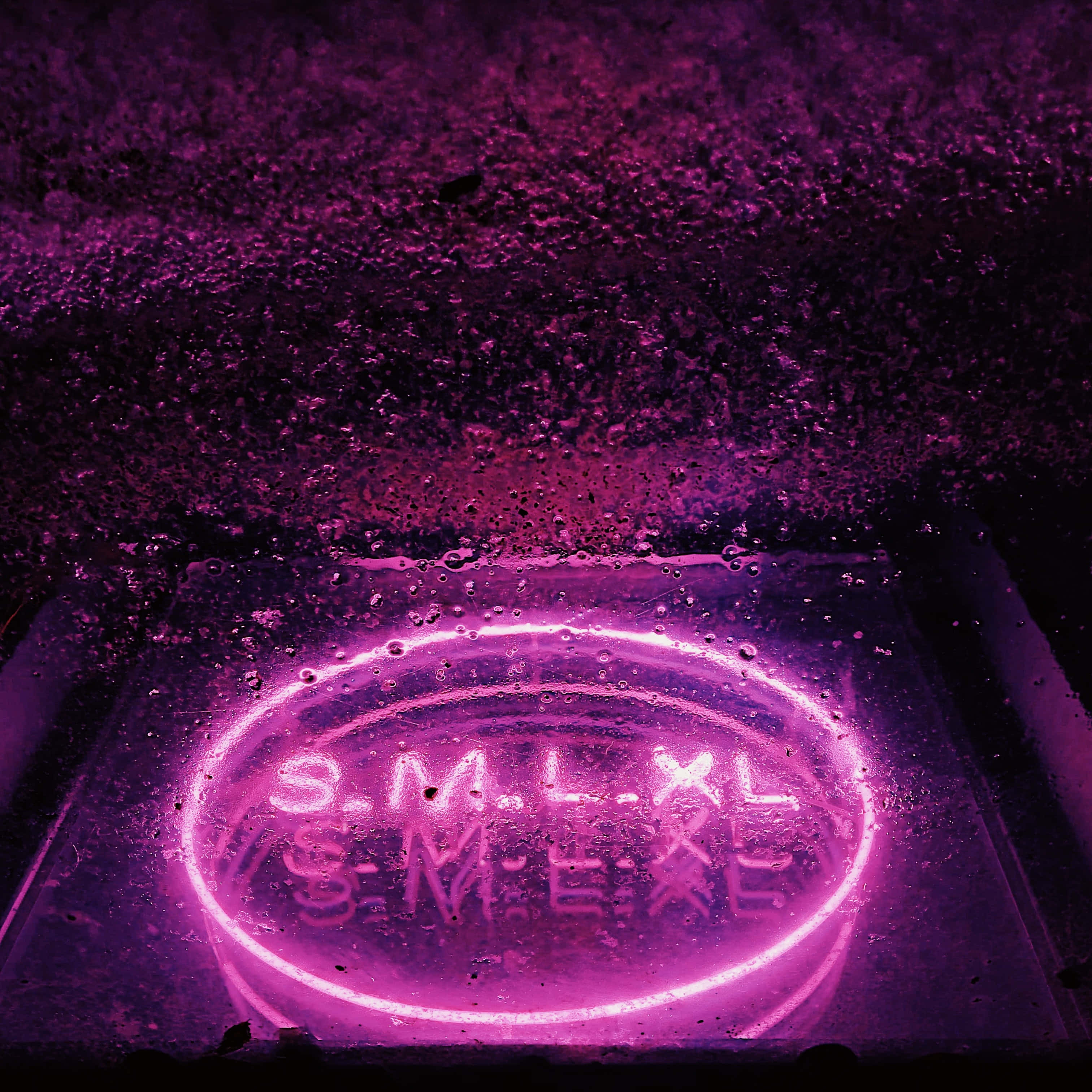 неоновая вывеска со словом smoke Обои