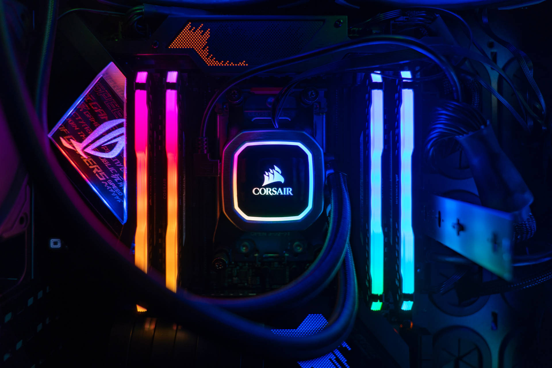 Обои с неоновой системой Corsair