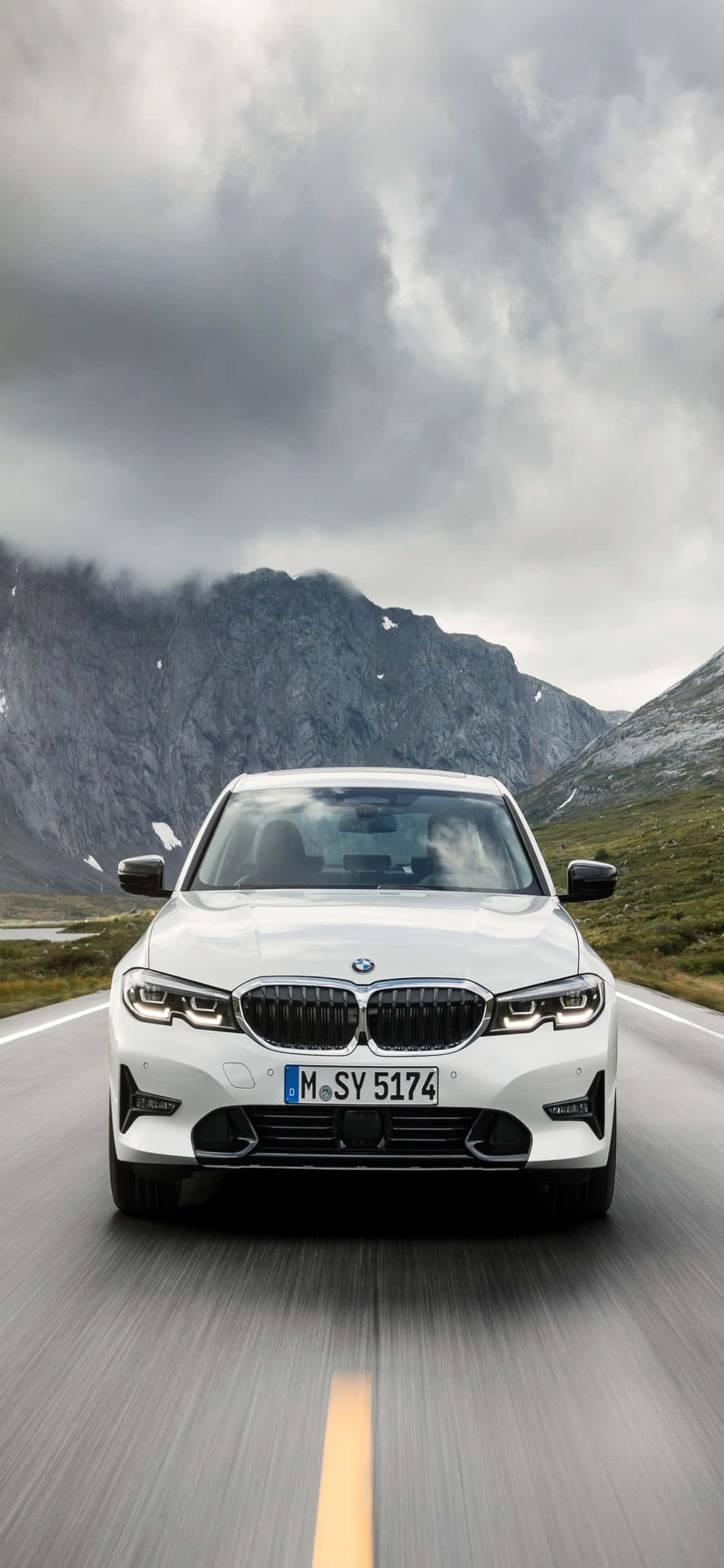 Объединение производительности и стиля – iPhone X и BMW Обои