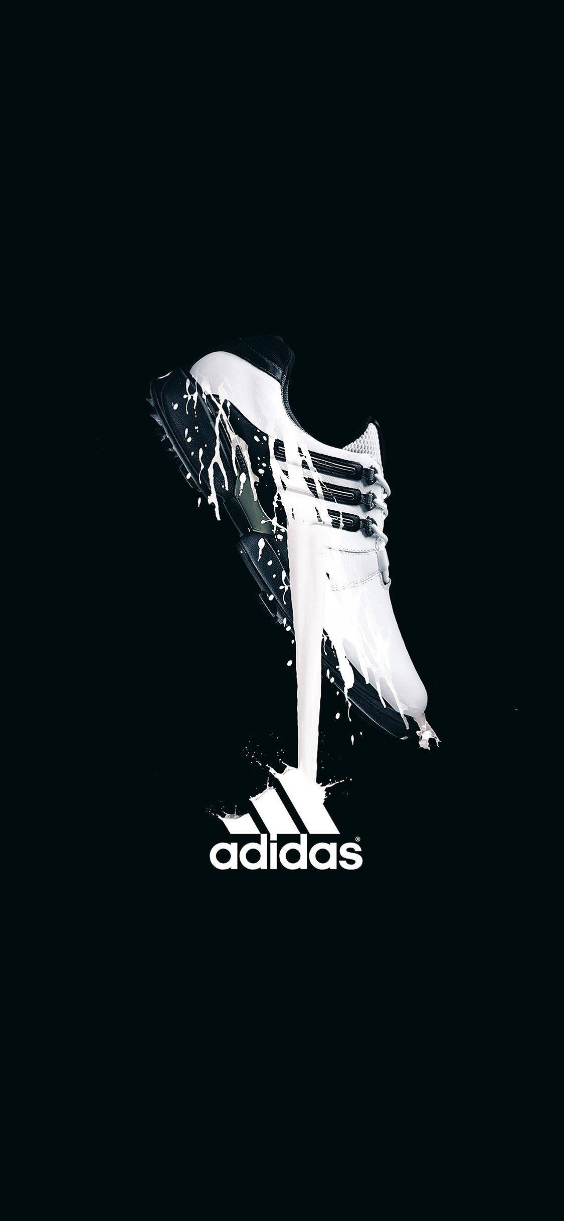 Повысьте свой стиль с культовым логотипом Adidas. Обои