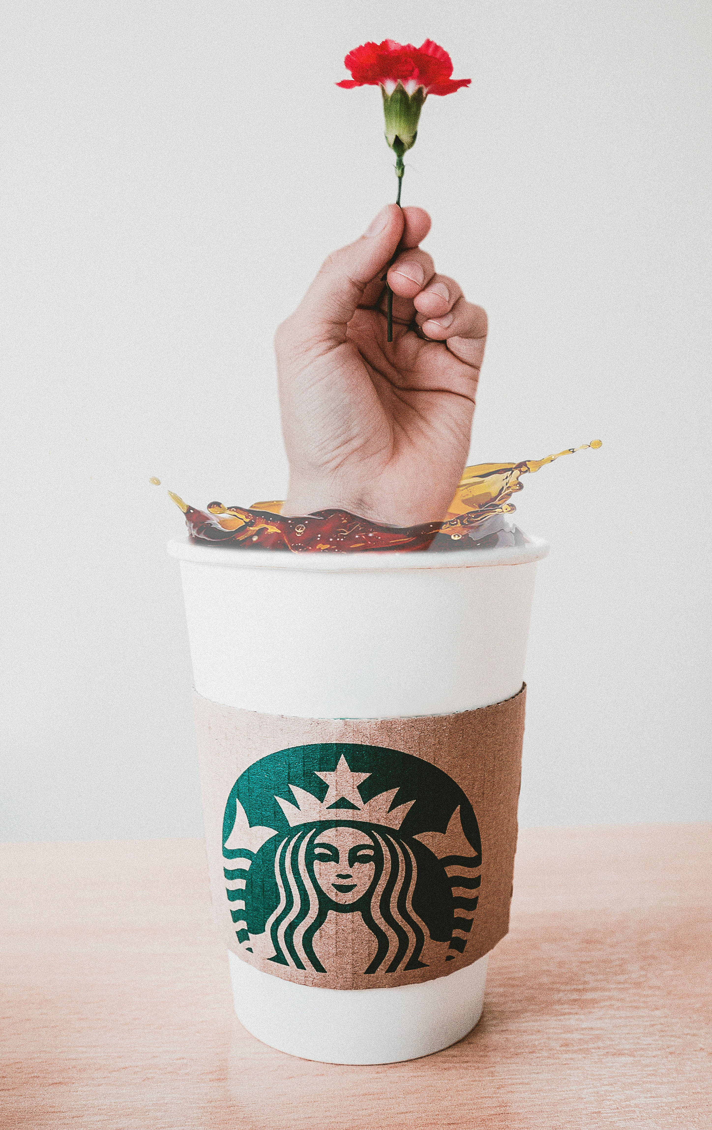 Подпись: Обогащение кофейного опыта с Starbucks на iPhone Обои