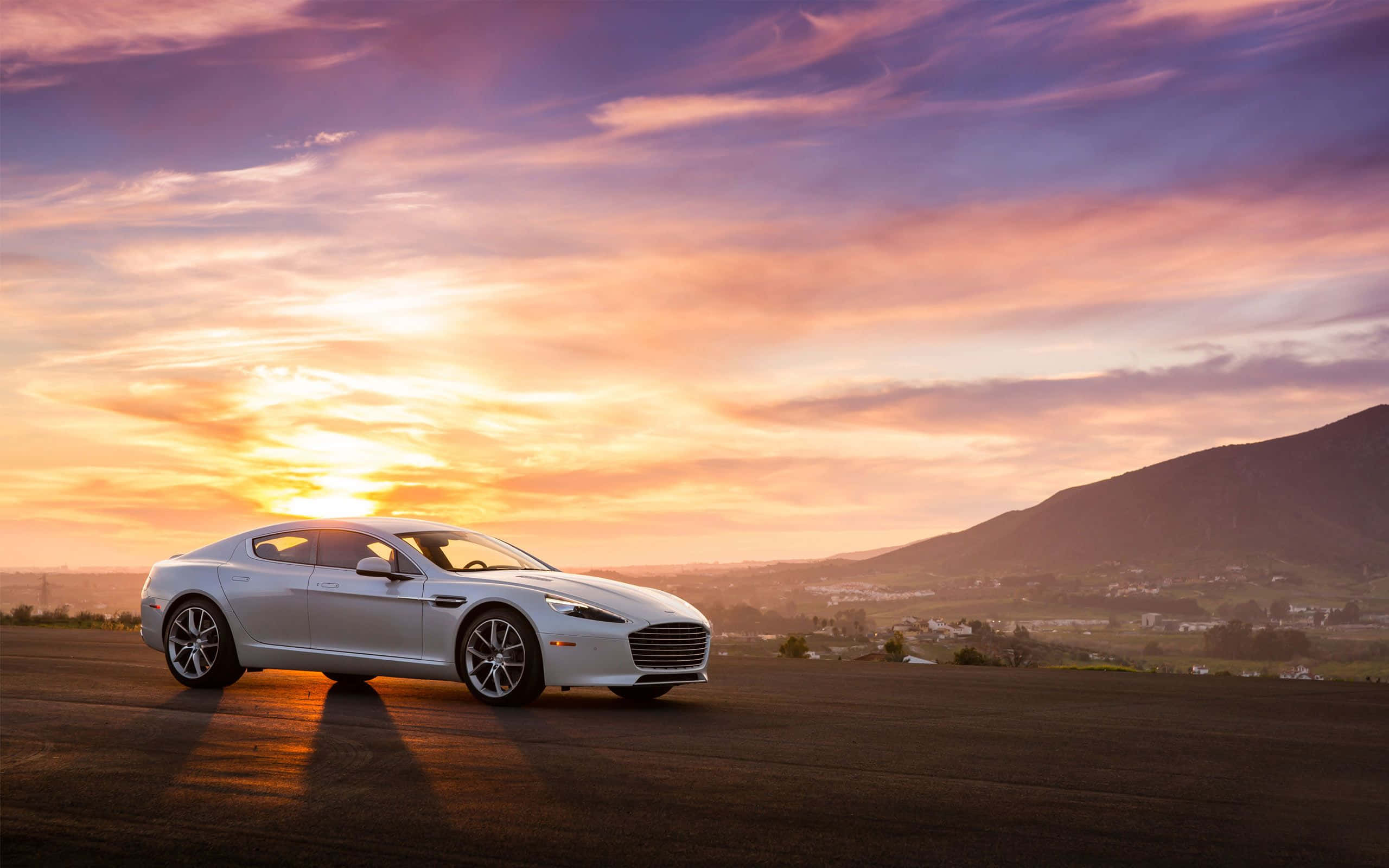 Роскошный спортивный автомобиль Aston Martin Rapide S Обои