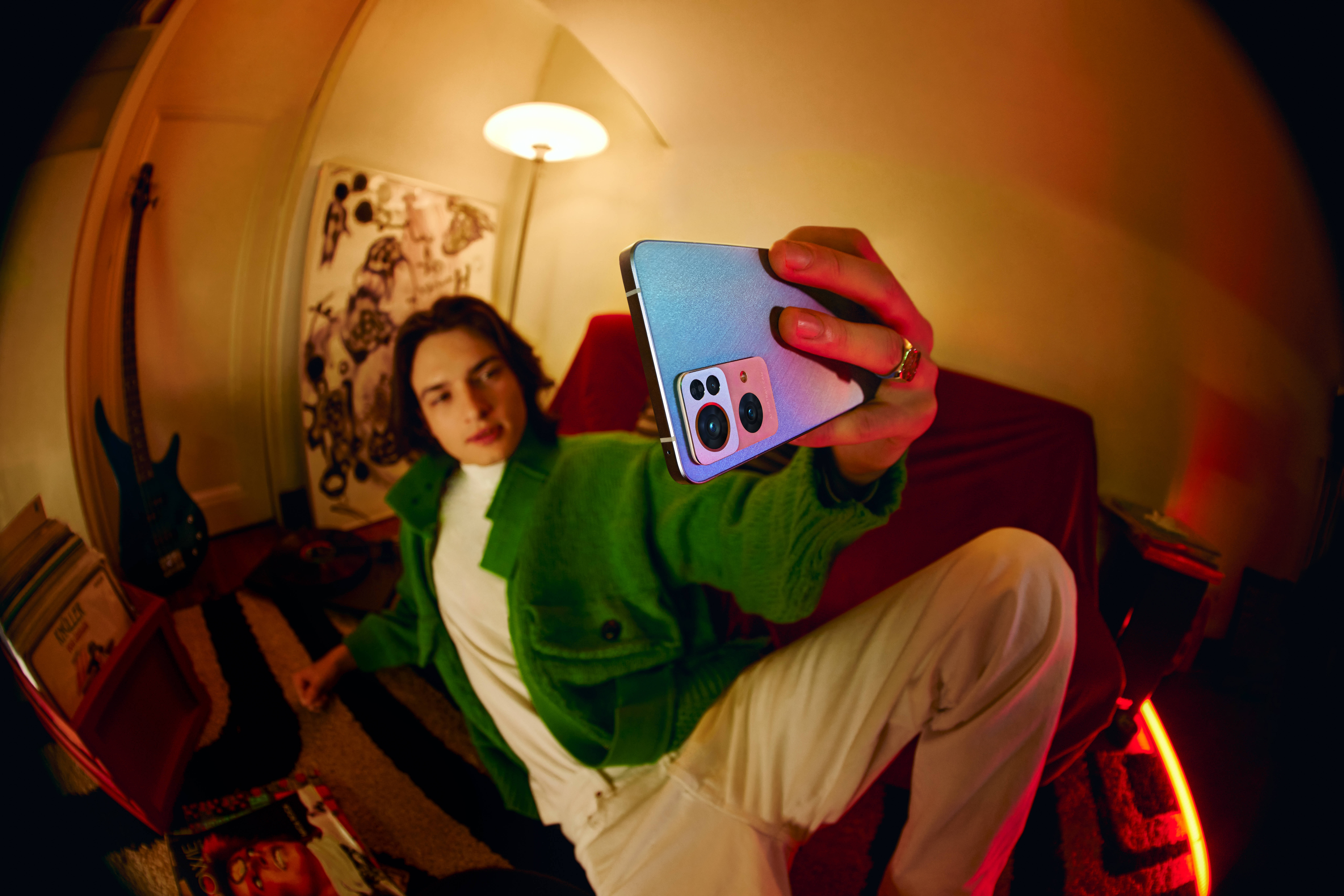 Селфи на Oppo Reno7 Обои
