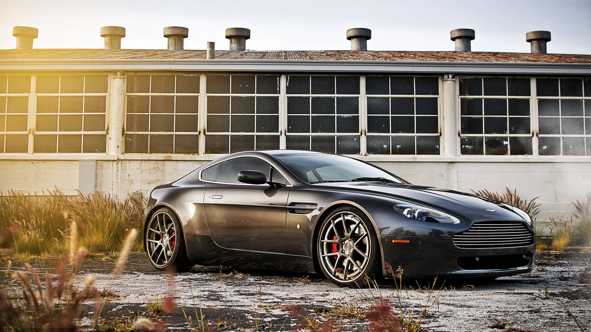 Обои с серым Aston Martin DB8 4K