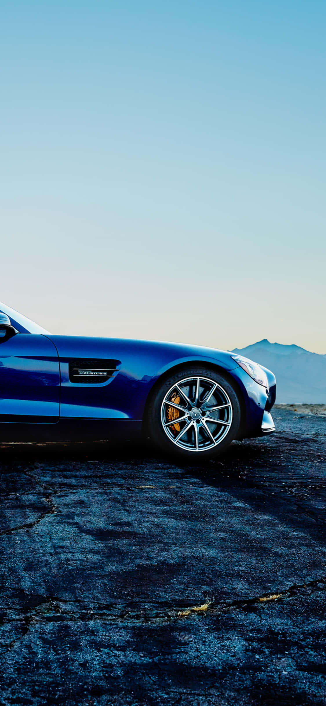Синий фон для iPhone Xs Mercedes Amg Обои