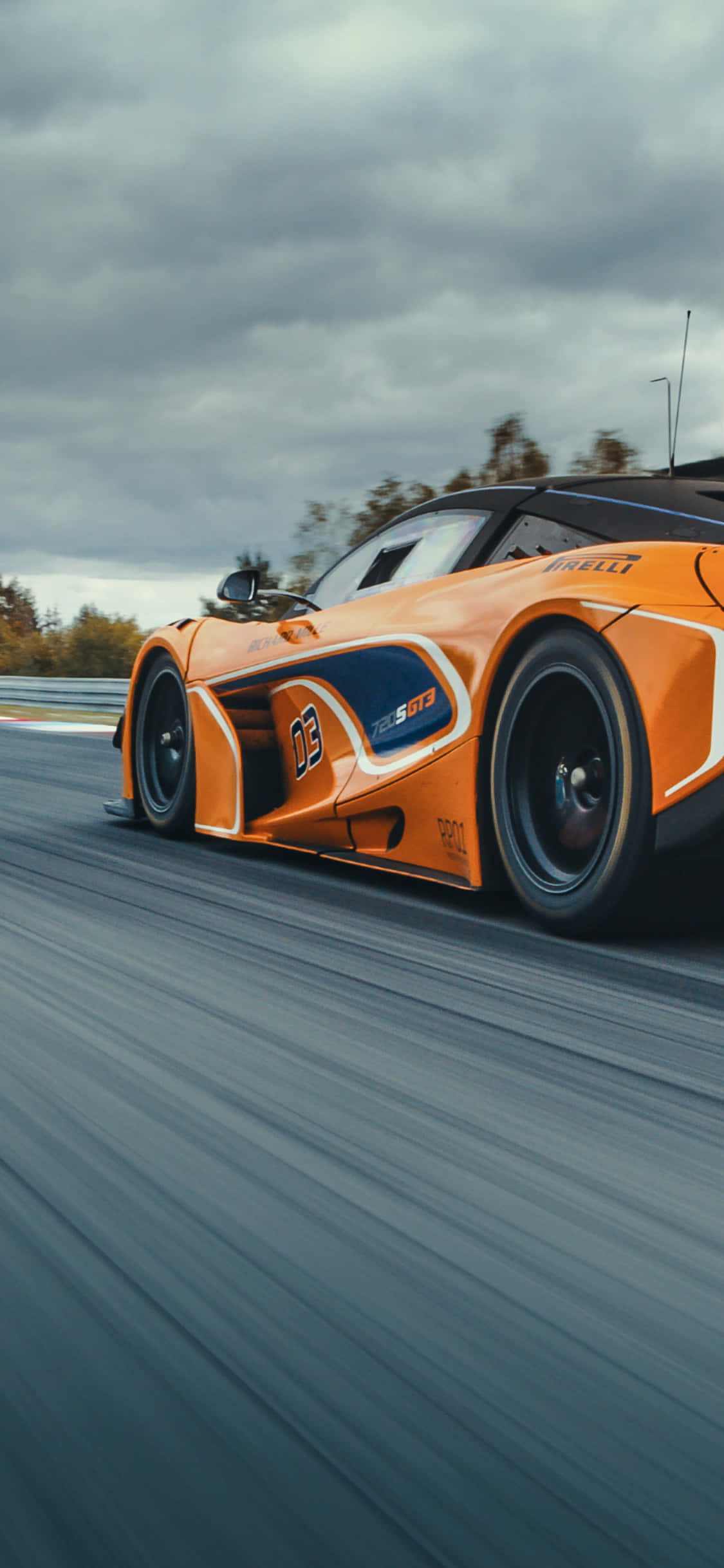 Скорость встречается со стилем: iPhone Xs и McLaren 720s Обои