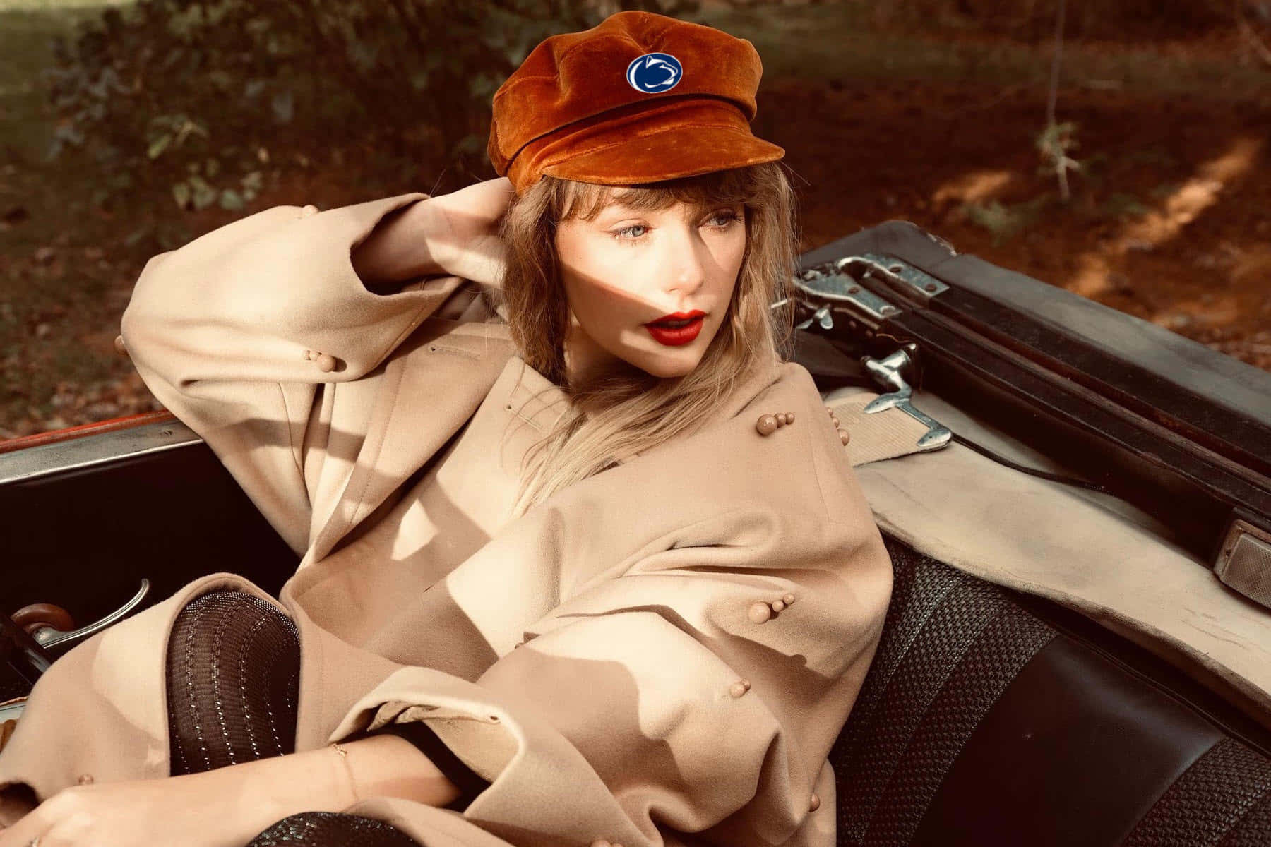 Red Taylors Version — Тейлор свифт Обои