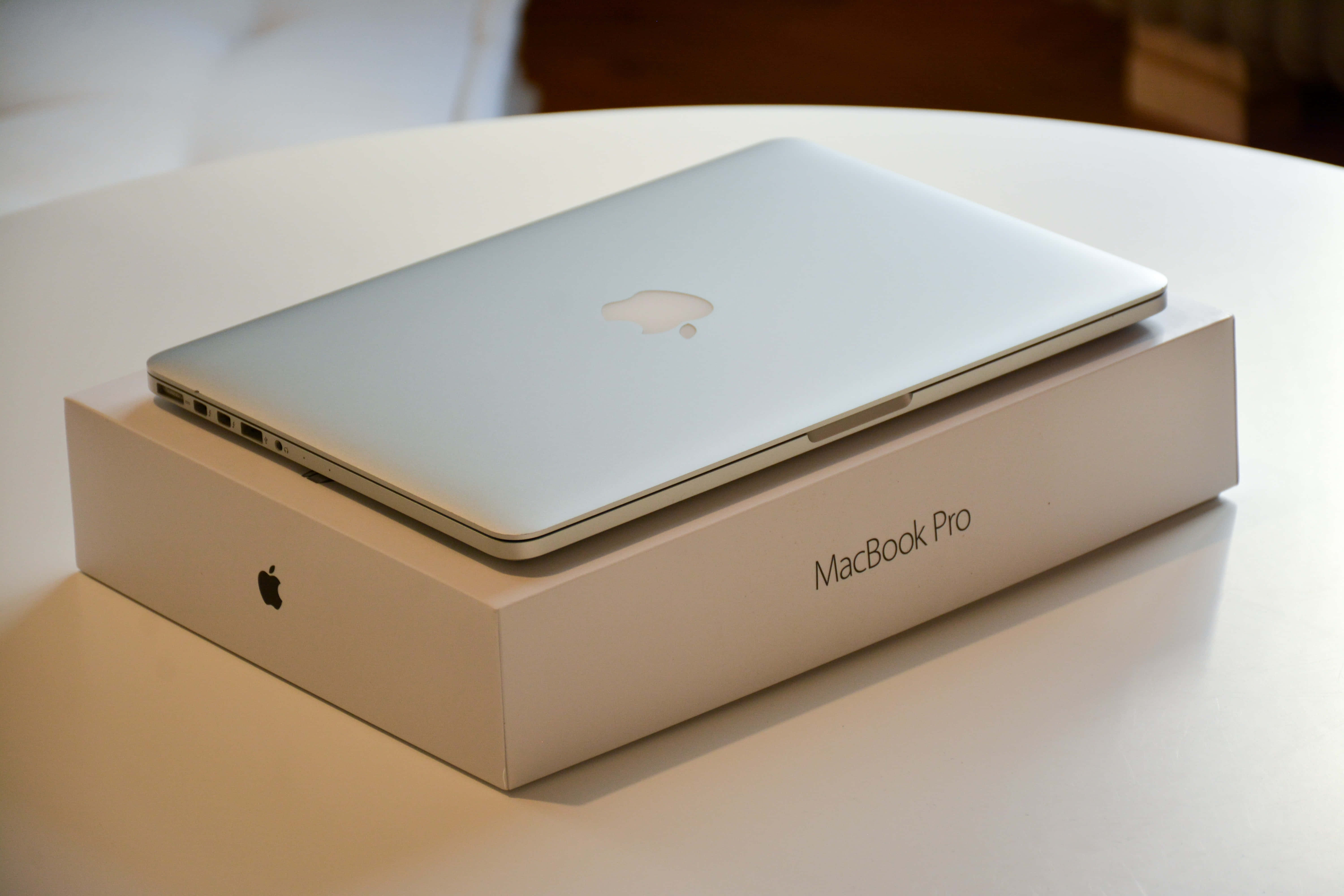 Тонкий и стильный, эстетичный Macbook идеально подходит для всех ваших цифровых задач. Обои