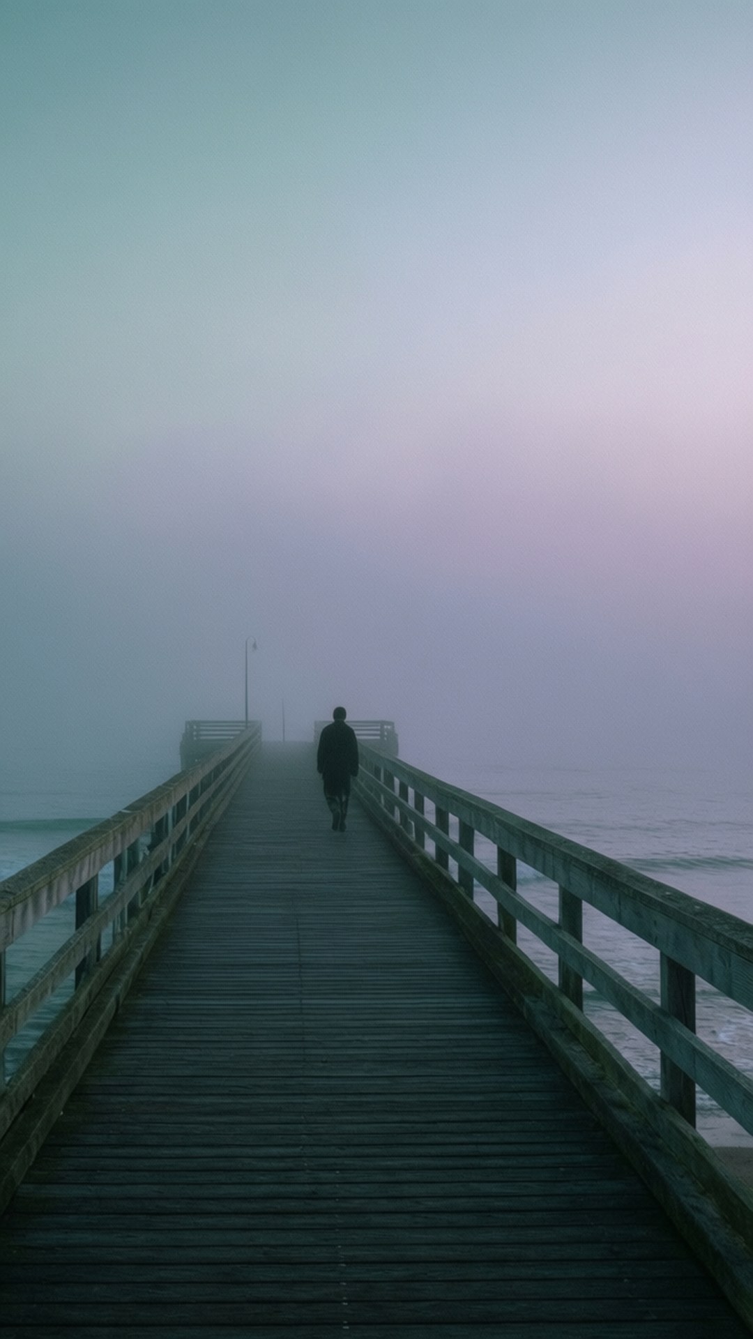 Туманный пирс на рассвете Обои