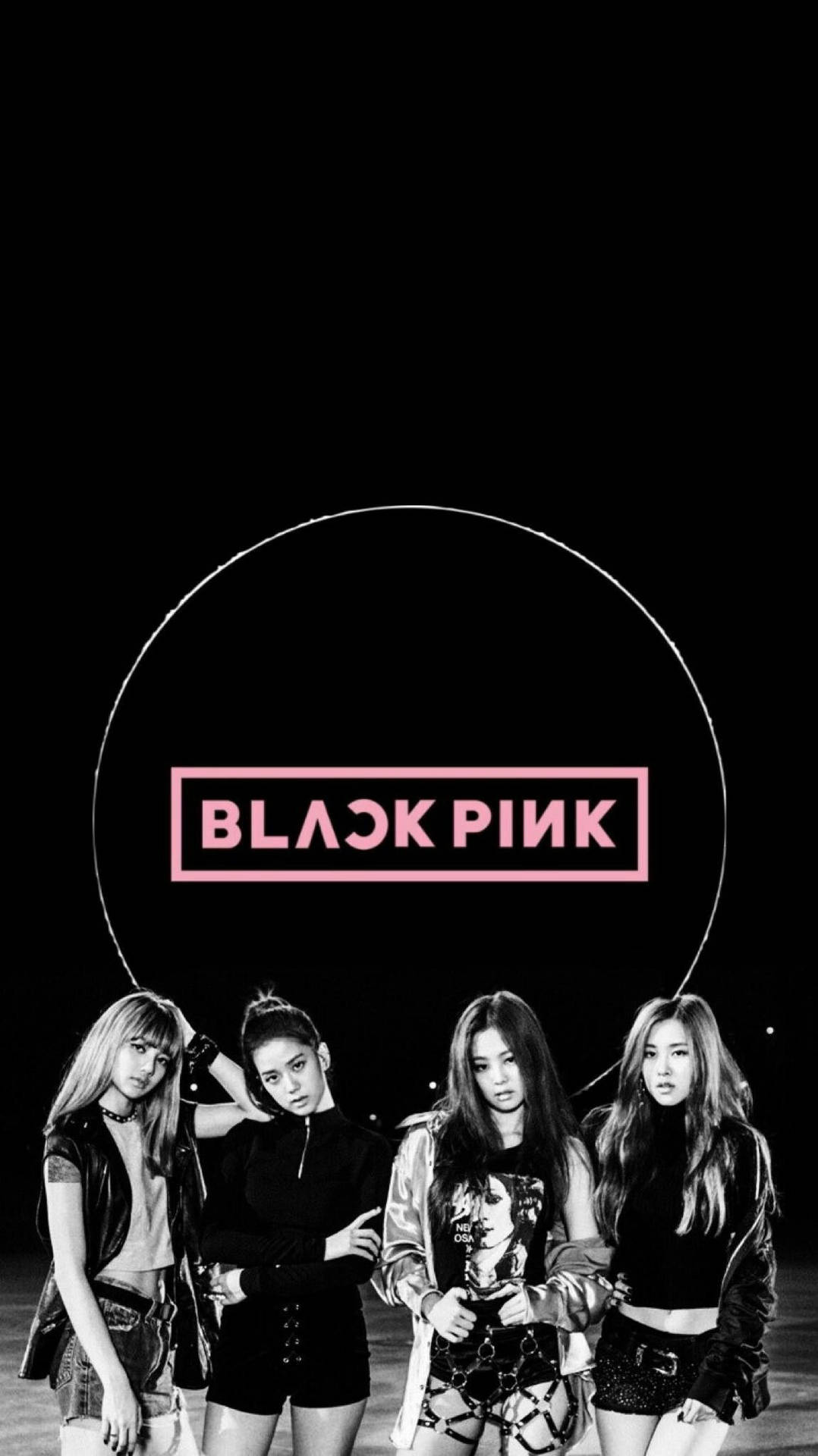 Обои Blackpink с участницами на черном фоне и логотипом в светящемся кольце