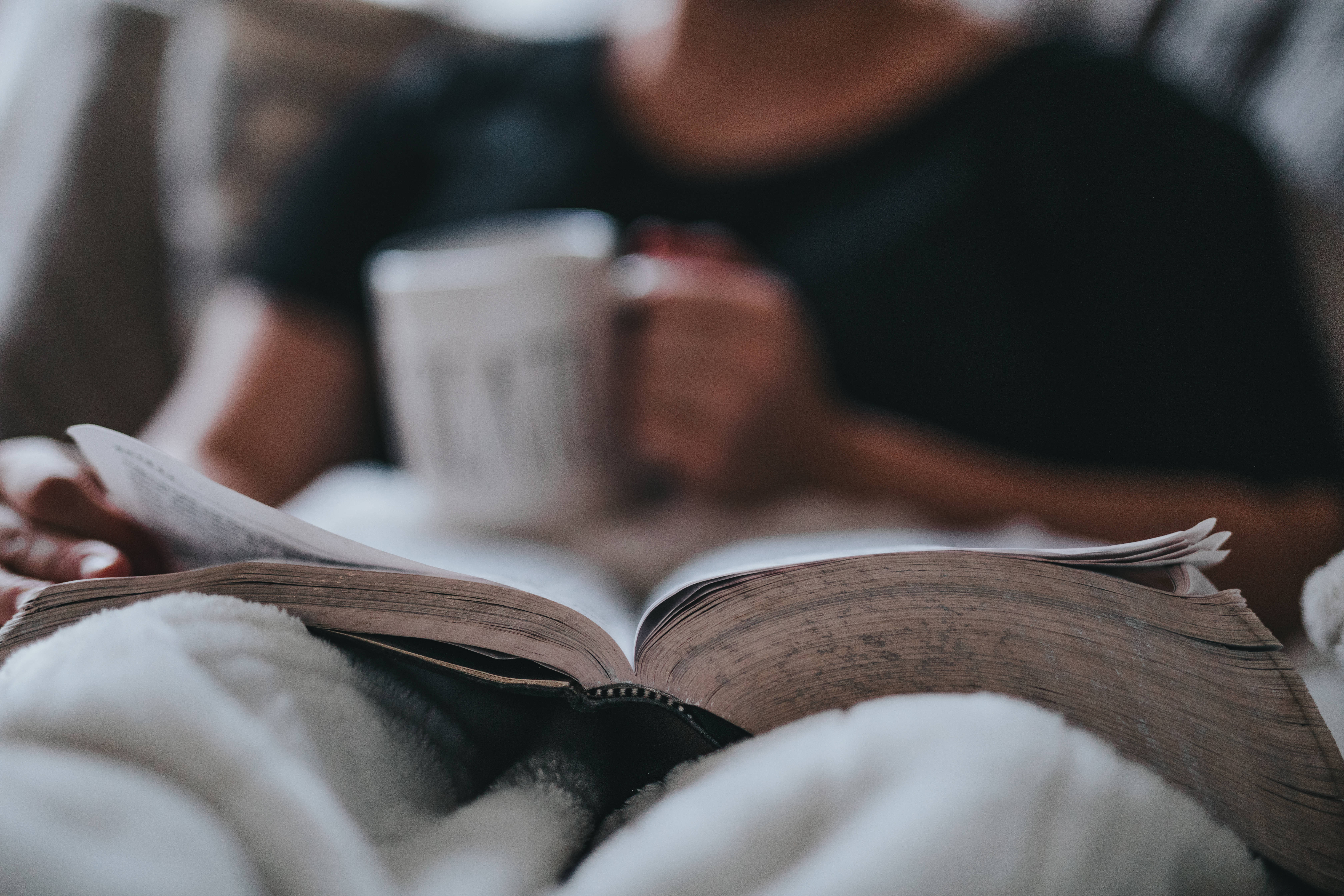Уютная книжная эстетика Обои