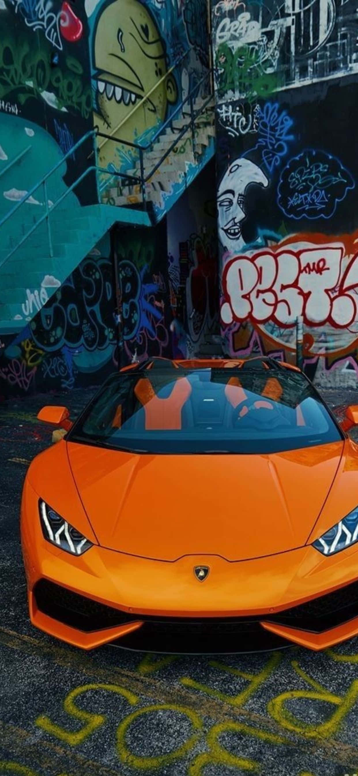 iPhone XS Max на фоне оранжевого Lamborghini Huracan Обои