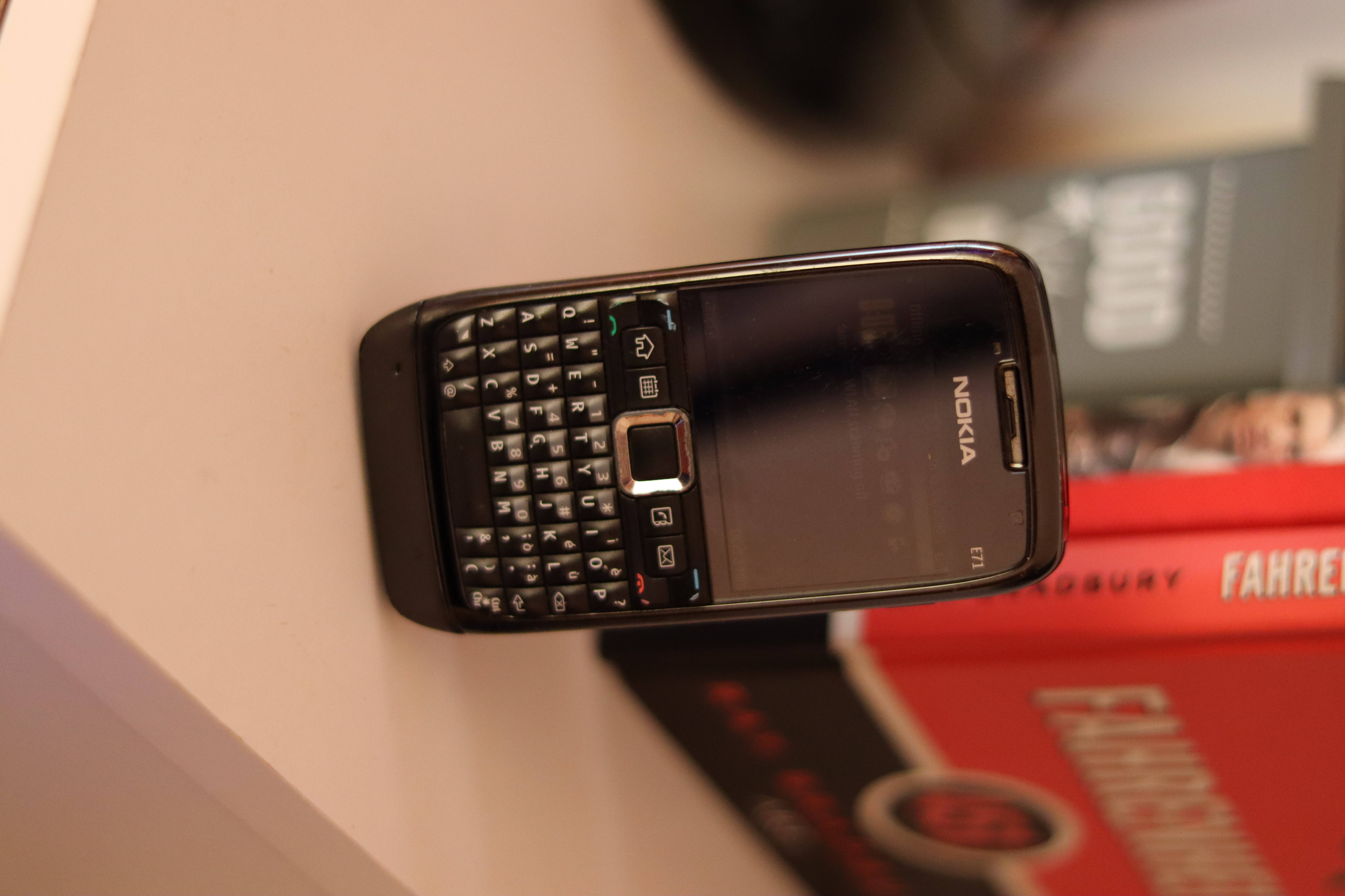 Черный Nokia E71 Обои