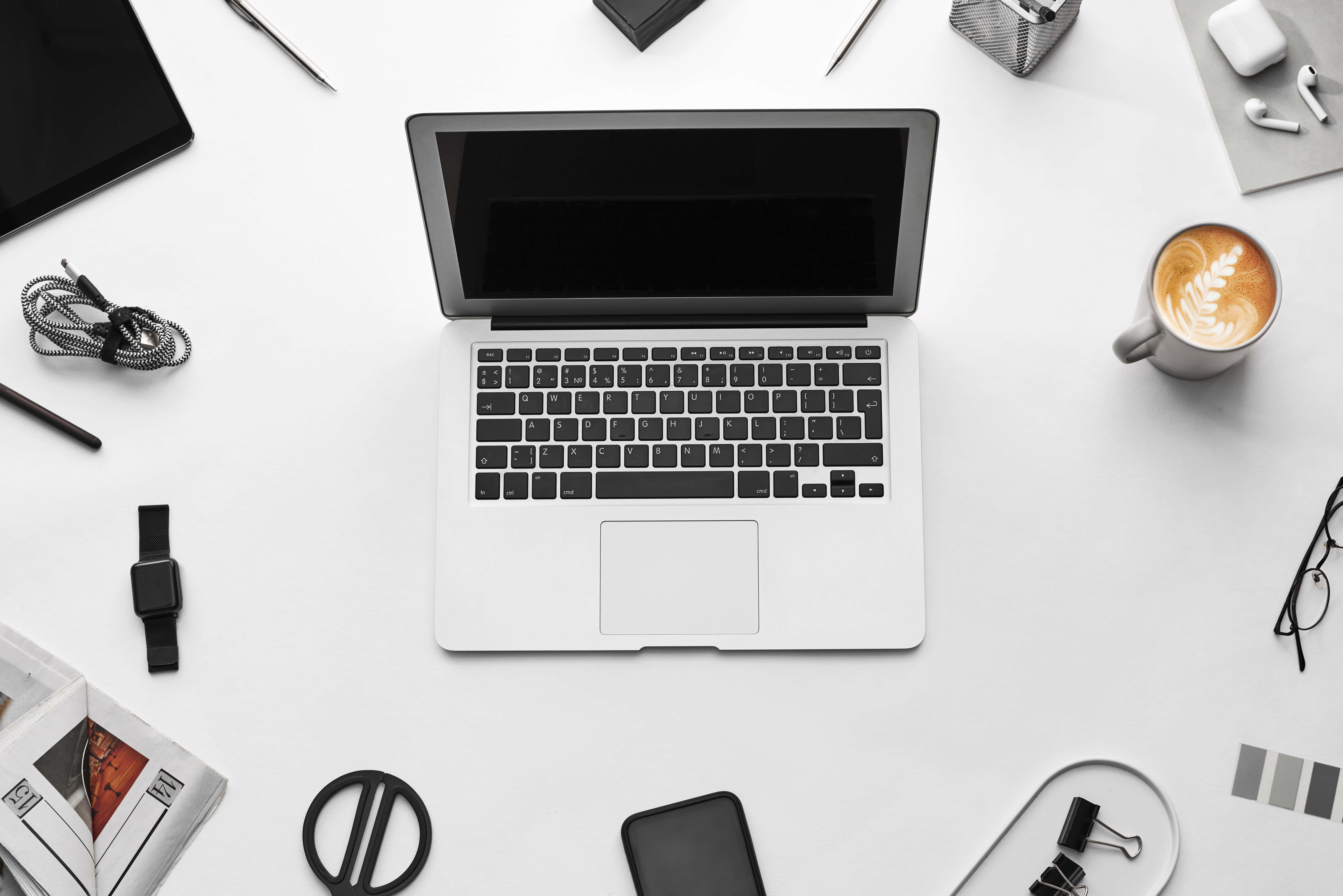 Эстетичный MacBook в идеальной обстановке Обои