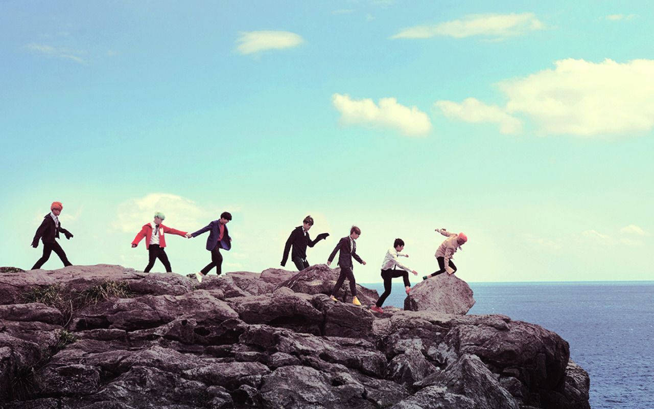 Эстетичный клифовый берег с BTS Обои