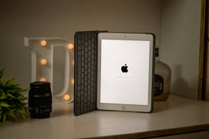 Apple iPad Pro с клавиатурой-аксессуаром