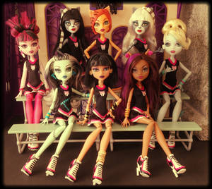 Обои Bratz Эстетика Кошка-Девочка Серия — Эстетика Bratz Обои