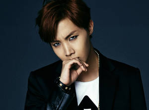 BTS J-Hope с подводкой для глаз — Kpop гиф Обои