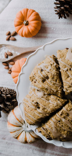 Desserts And Pumpkins For Thanksgiving iPhone — iPhone 16 Обои