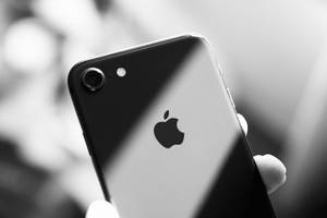 iPhone 8 в оттенках серого