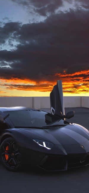 iPhone XS Max на фоне Lamborghini — POCO M8x Обои