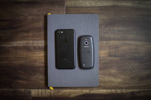 IPhone и Nokia 3310