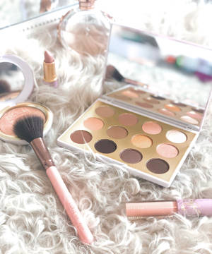 Mac Cosmetics Snow Ball обои — Motorola Razr Ultra 2026 Обои