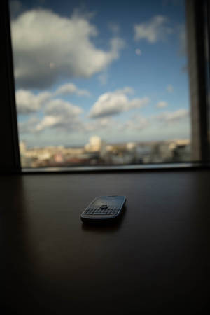 Nokia E71 и облачное небо