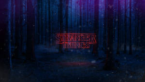 Stranger Things 4K Вудмарк в лесу — Темно-синяя эстетика гиф Обои