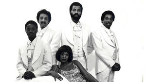 The Platters с участницей Золой Тейлор в центре — Черно-белая эстетика GIF Обои