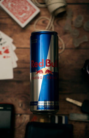 Обои с банкой Red Bull, картами на столе — Honor MagicPad4 Обои
