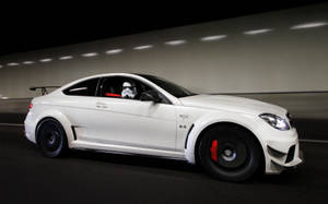 Обои с белым Mercedes