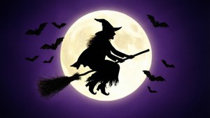 Ведьма летит на метле на фоне полной луны с летучими мышами — Хэллоуин эстетика Обои