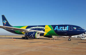 Величественный ночной взлёт Azul Airlines