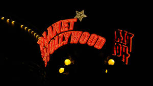 Обои с вывеской Planet Hollywood