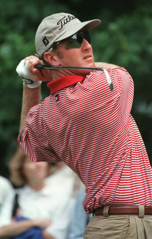 Дэвид Дюваль в красной полосатой рубашке — POCO Pad M1 Обои