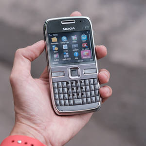 Клавиатурный телефон Nokia E72