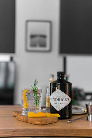 Крупный план бутылки Hendrick's Gin — Xiaomi Pad 8 Pro Обои