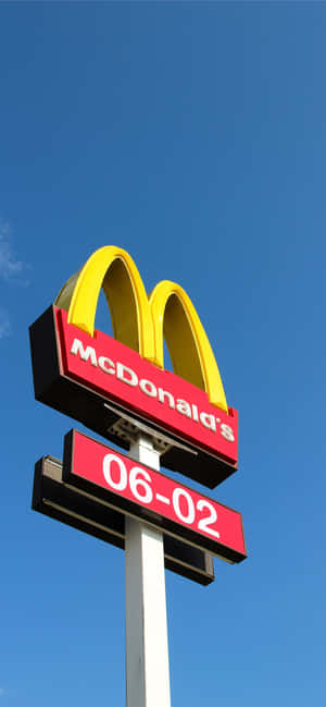 Эстетичный McDonald's — Motorola Edge (2025) Обои