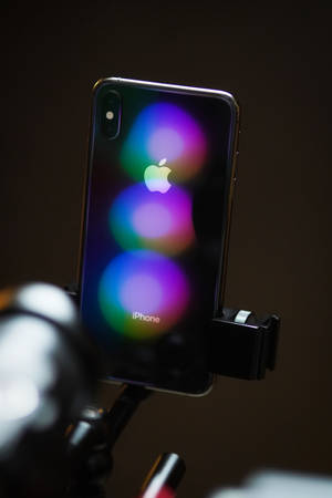 Обои с отражением iPhone Xs Max