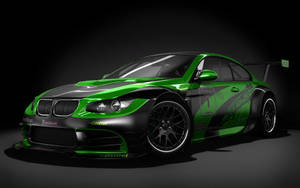 Зеленый и черный BMW M3 спортивный автомобиль на обоях с черной комнатой