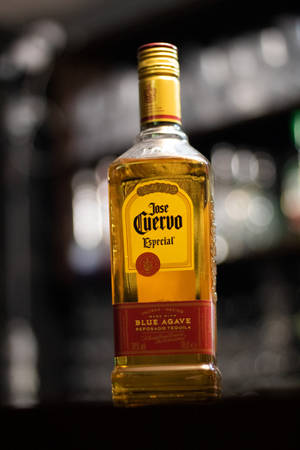 Подпись: Элегантная бутылка текилы Jose Cuervo Agave — Xiaomi Pad Обои