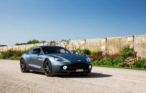 Потрясающий Aston Martin Vanquish в движении на живописной дороге — Steam Deck Обои