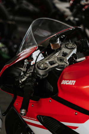 Руль красного Ducati — Xiaomi Pad 9 Pro Max Обои