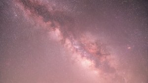 Мечтательная светло-розовая звездная ночь с сияющими розовыми звездами. — Светло-розовая эстетика Обои