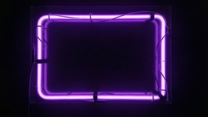 Пустая неоновая фиолетовая рамка для типографики. — Неоновый фиолетовый Обои