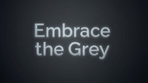 Вдохновляющая цитата «Embrace the Grey» на темно-сером градиенте.
